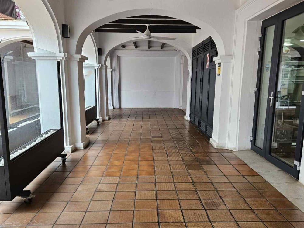 Restaurant/Bar for sale in La Duquesa / Puerto de la Duquesa - € 300,000 (Ref: 9610199)