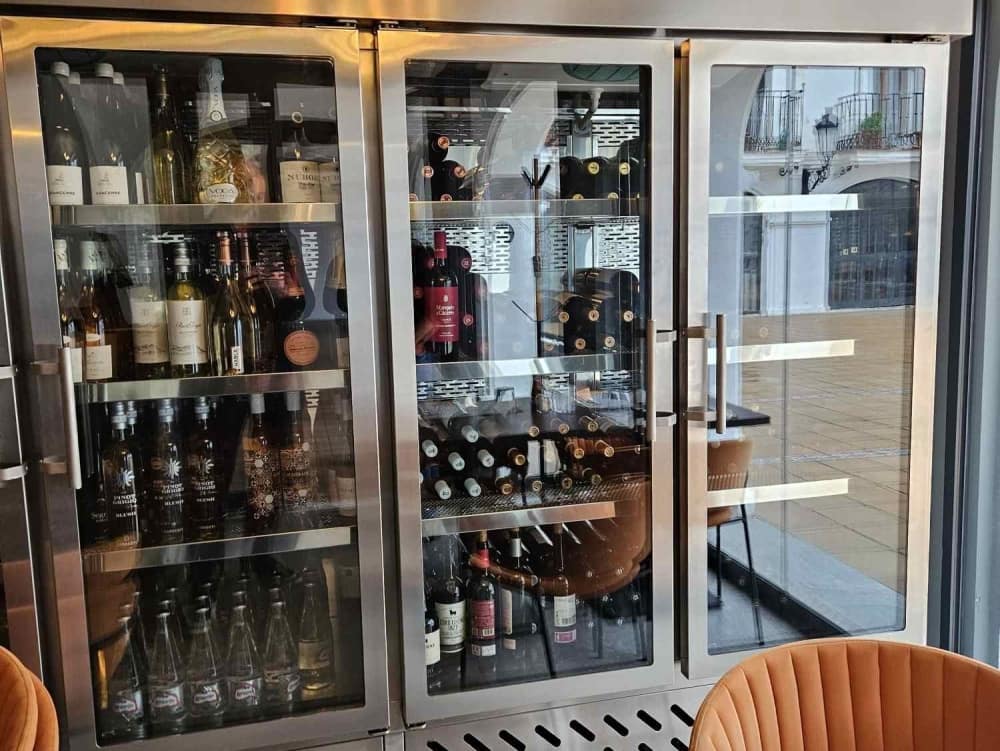 Restaurant/Bar for sale in La Duquesa / Puerto de la Duquesa - € 300,000 (Ref: 9610199)