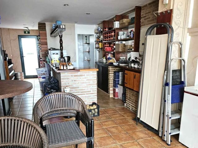Restaurant/Bar for sale in La Duquesa / Puerto de la Duquesa, Manilva - € 300,000 (Ref: 9610199)