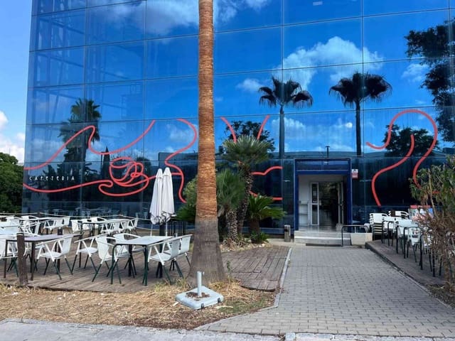 Restaurant/Bar til leje i Málaga by - € 3.500 (Ref: 9782033)