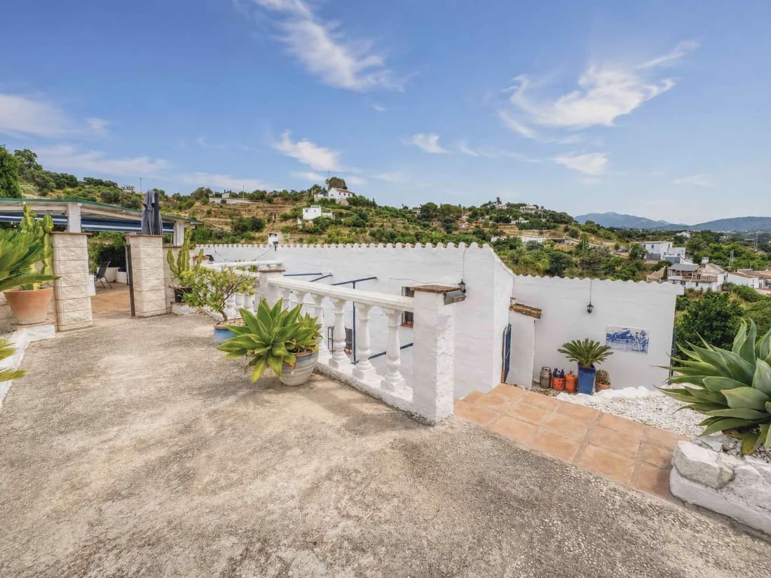 2 bedroom Finca/Country House for sale in Alhaurin el Grande with pool - € 695,000 (Ref: 9912236)