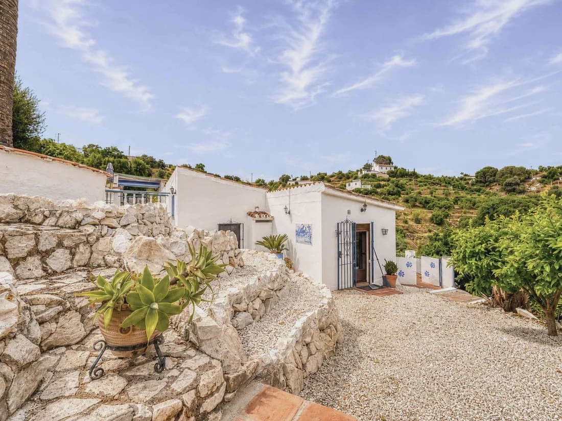 2 bedroom Finca/Country House for sale in Alhaurin el Grande with pool - € 695,000 (Ref: 9912236)