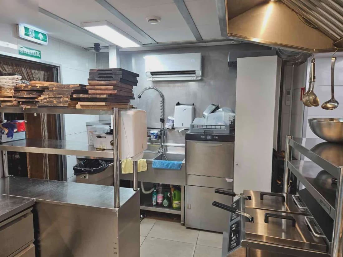 Restaurante/Bar para venda em Calahonda - 120 000 € (Ref: 9914994)