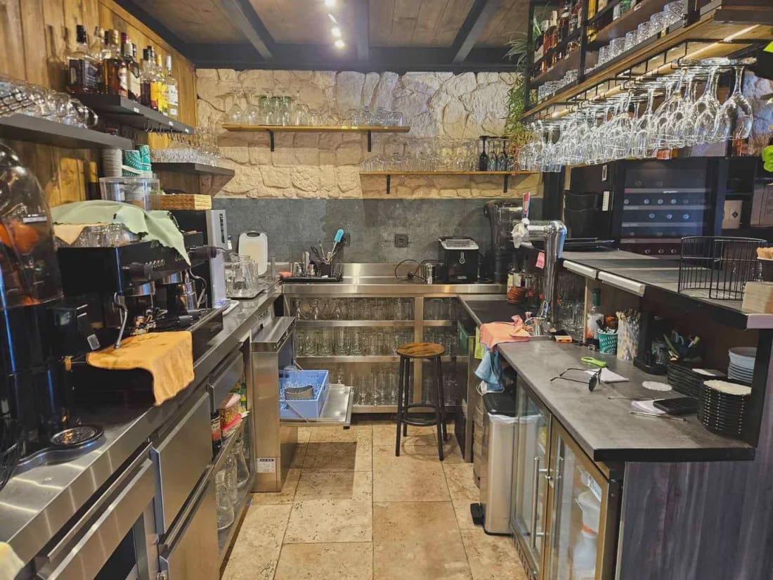 Restaurante/Bar para venda em Calahonda - 120 000 € (Ref: 9914994)