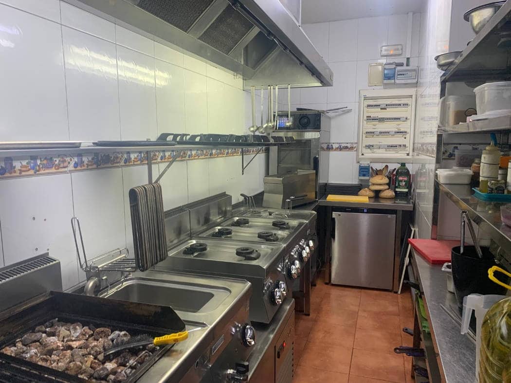 Restaurant/Bar til salgs i Benalmadena - € 84 950 (Ref: 9961772)