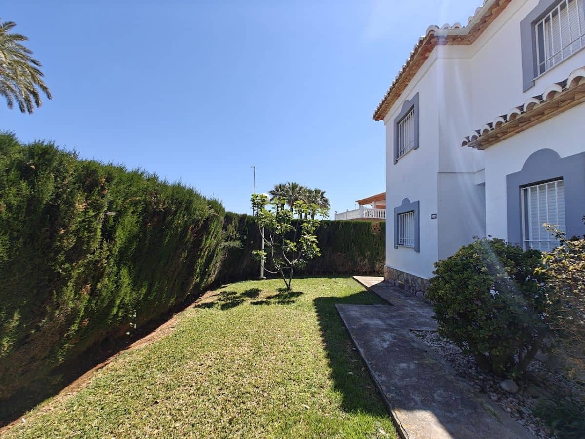 3 slaapkamer Huis te huur in Denia met zwembad garage - € 975 (Ref: 3664229)