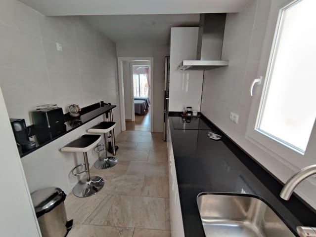 3 soveværelse Lejlighed til leje i Dénia med garage - € 795 (Ref: 4062509)