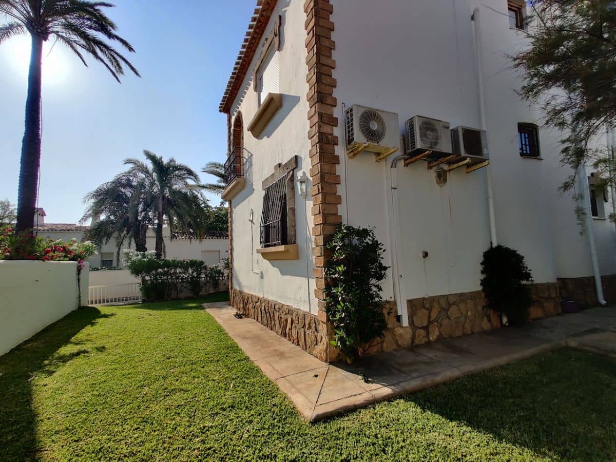 Villa/Maison de 3 chambres à louer à Denia avec garage - 1 300 € (Ref: 4240610)