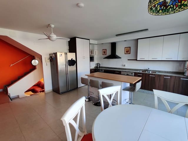 3 makuuhuone Omakotitalo vuokrattavana paikassa Dénia mukana uima-altaan 
autotalli - 1 000 € (Ref: 4241918)