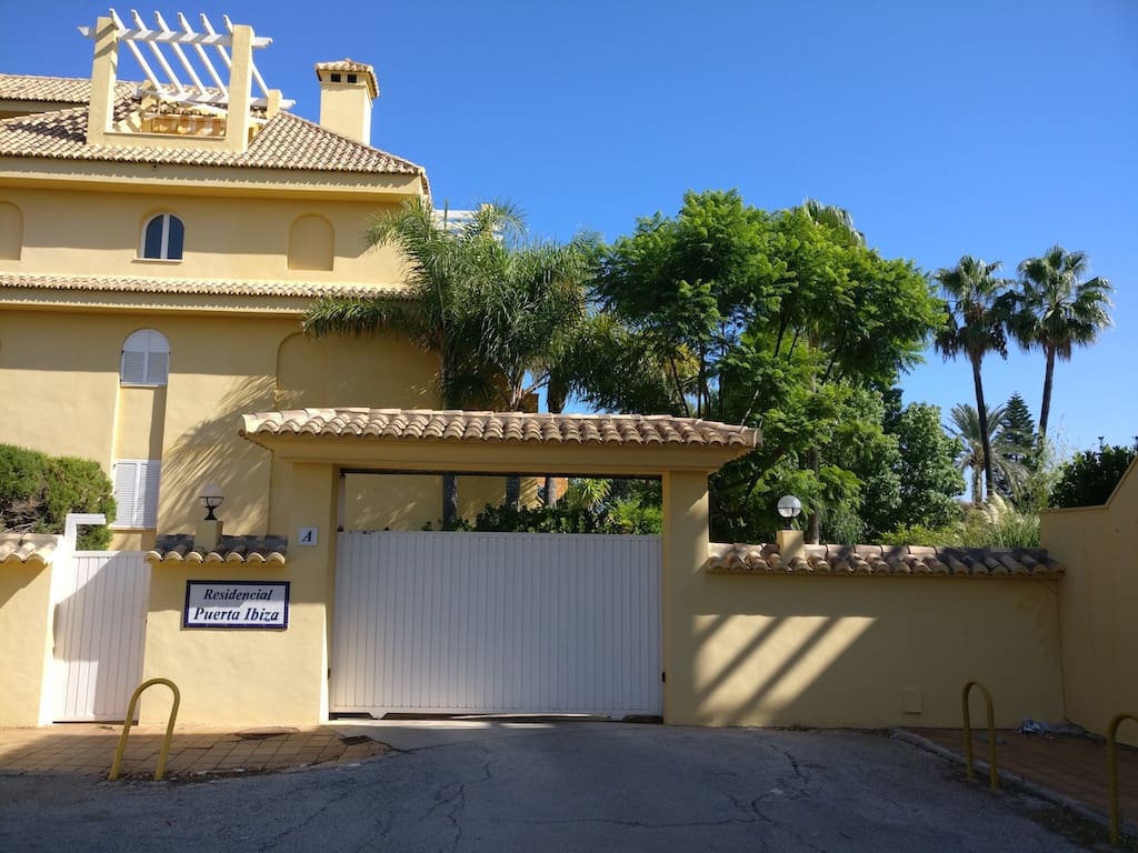 Apartamento de 2 habitaciones en Dénia en alquiler con piscina garaje - 825 € (Ref: 4741394)