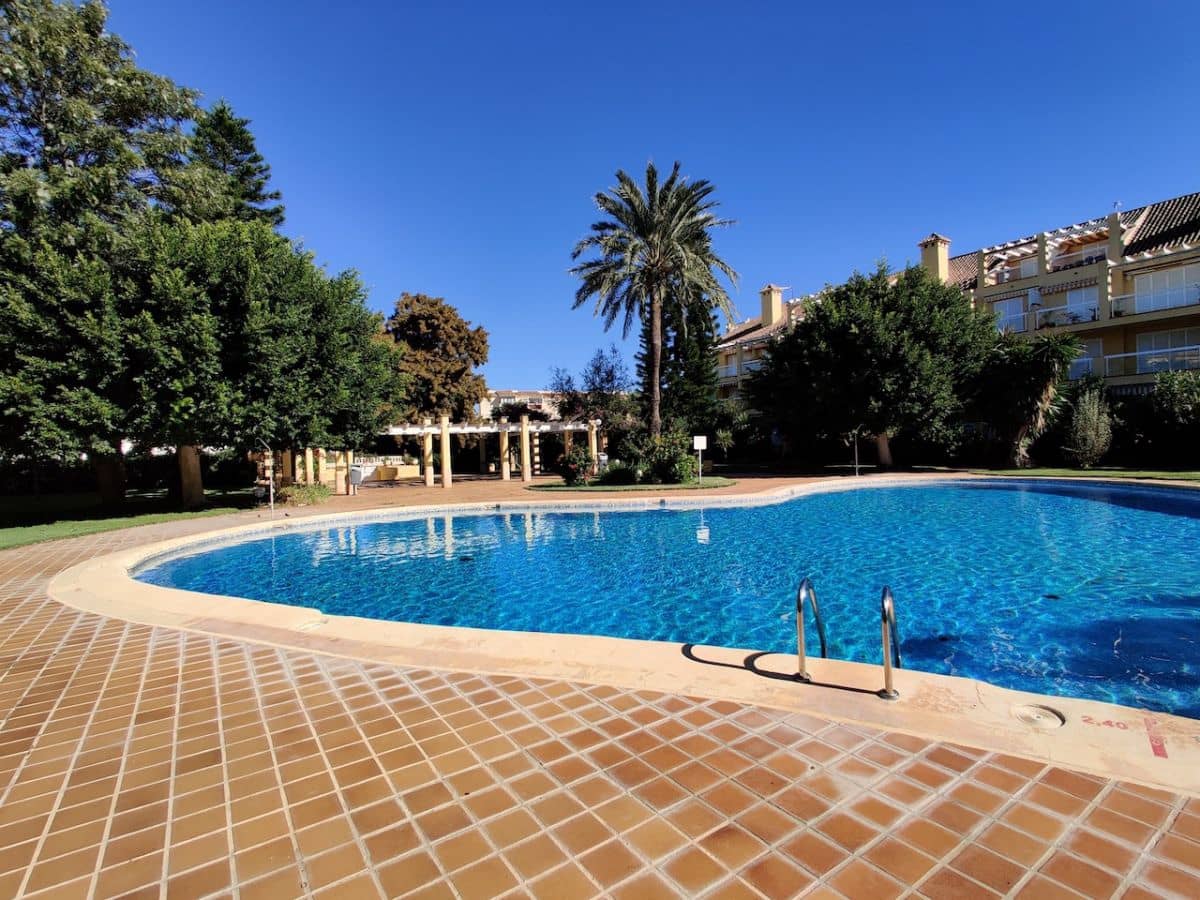 Apartamento de 2 habitaciones en Dénia en alquiler con piscina garaje - 825 € (Ref: 4741394)