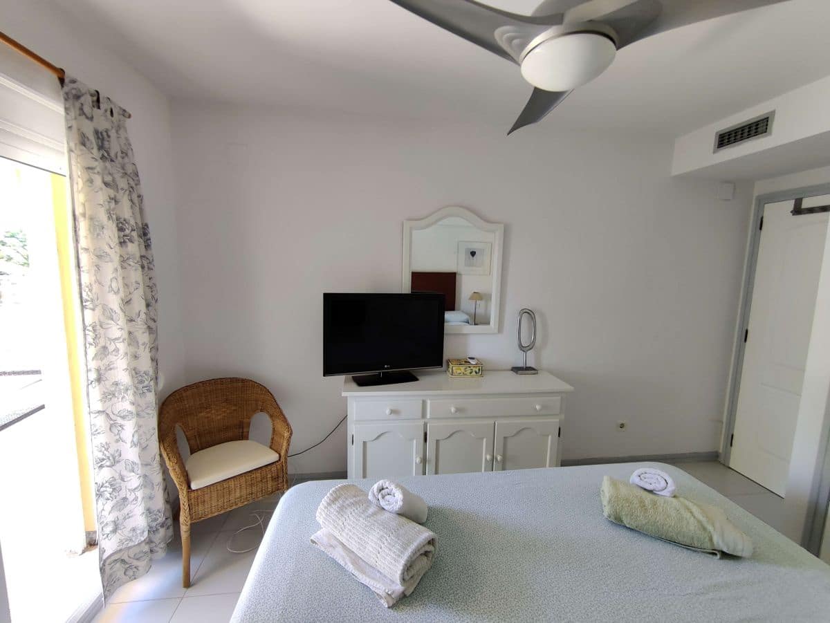 Apartamento de 2 habitaciones en Dénia en alquiler con piscina garaje - 825 € (Ref: 4741394)