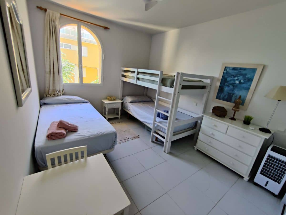 Apartamento de 2 habitaciones en Dénia en alquiler con piscina garaje - 825 € (Ref: 4741394)