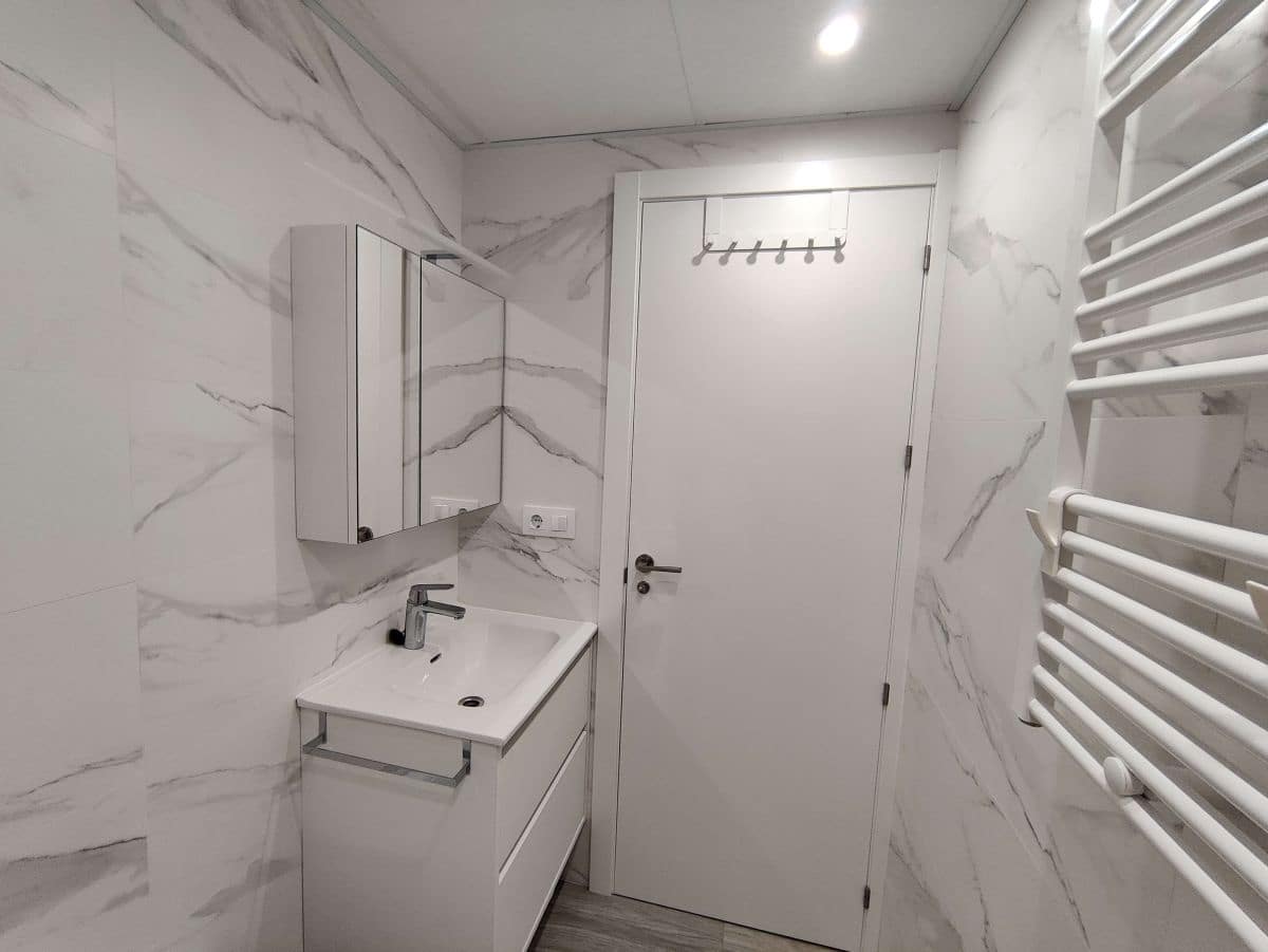 Apartamento de 2 habitaciones en Dénia en alquiler con piscina garaje - 825 € (Ref: 4741394)