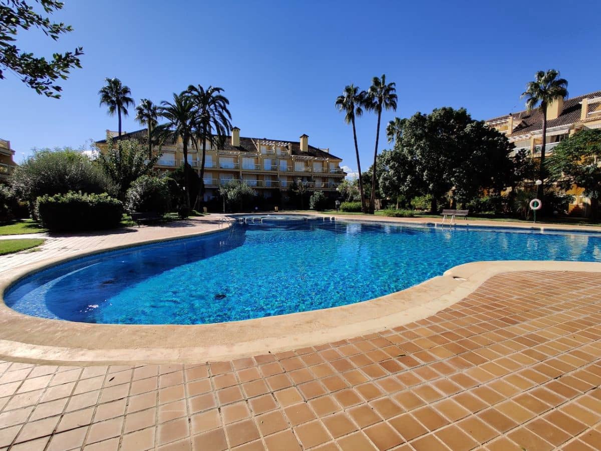 Apartamento de 2 habitaciones en Dénia en alquiler con piscina garaje - 825 € (Ref: 4741394)