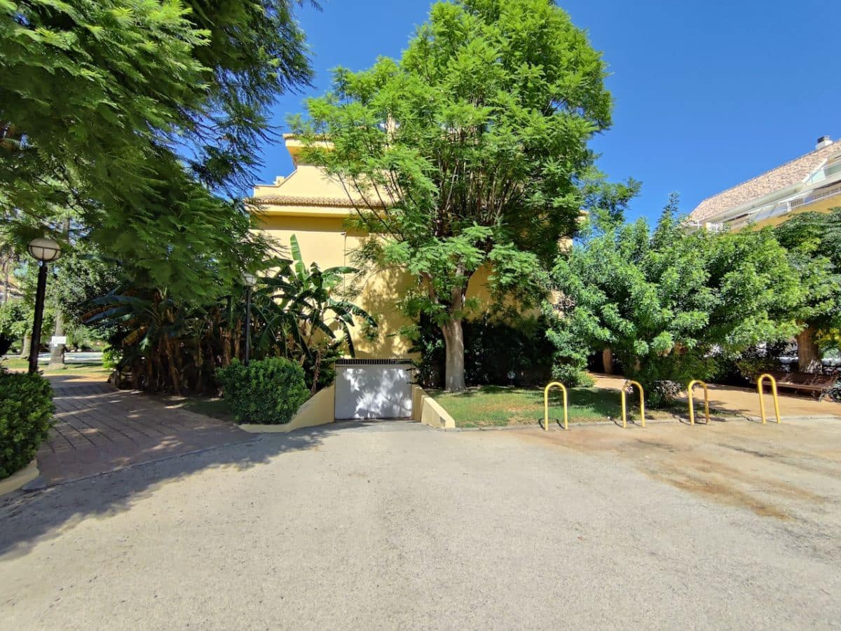 Apartamento de 2 habitaciones en Dénia en alquiler con piscina garaje - 825 € (Ref: 4741394)