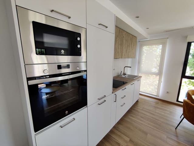 2 soveværelse Lejlighed til leje i Dénia med garage - € 900 (Ref: 8420538)