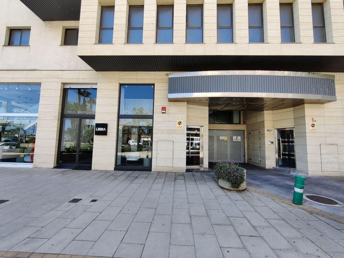 2 soveværelse Lejlighed til leje i Denia med garage - € 900 (Ref: 8420538)