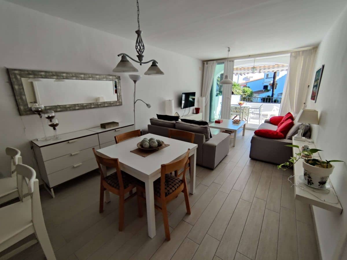 Apartamento de 2 habitaciones en Dénia en alquiler con piscina garaje - 800 € (Ref: 8615938)