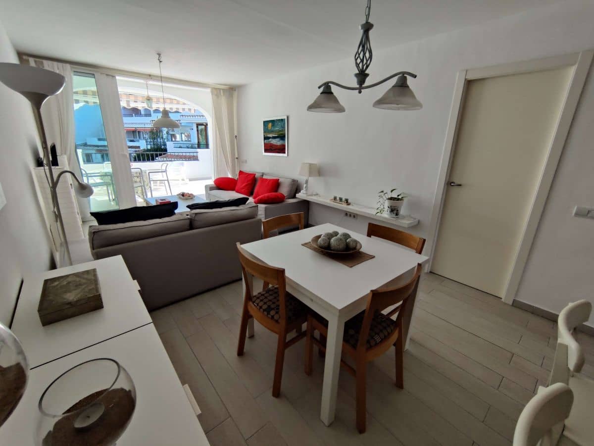 Apartamento de 2 habitaciones en Dénia en alquiler con piscina garaje - 800 € (Ref: 8615938)