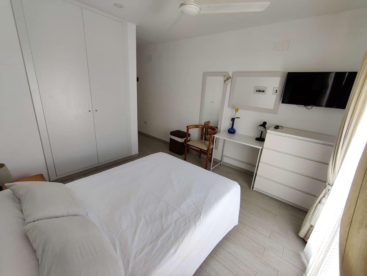 Apartamento de 2 habitaciones en Dénia en alquiler con piscina garaje - 800 € (Ref: 8615938)