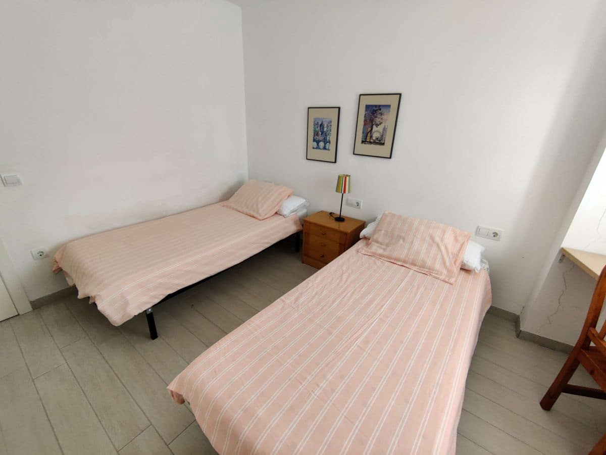 Apartamento de 2 habitaciones en Dénia en alquiler con piscina garaje - 800 € (Ref: 8615938)