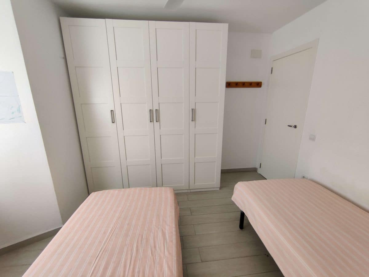 Apartamento de 2 habitaciones en Dénia en alquiler con piscina garaje - 800 € (Ref: 8615938)