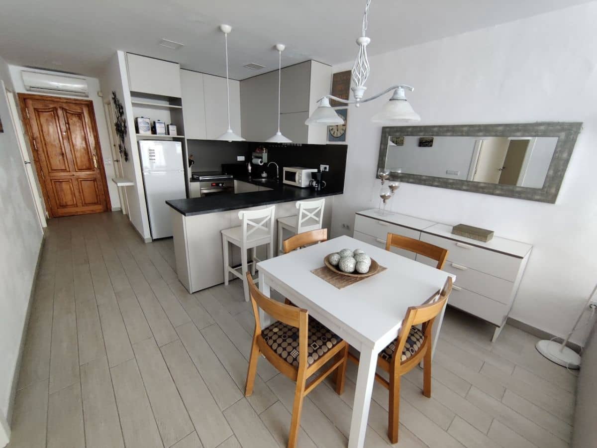 Apartamento de 2 habitaciones en Dénia en alquiler con piscina garaje - 800 € (Ref: 8615938)