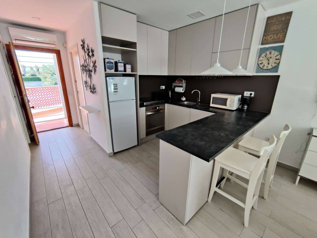 Apartamento de 2 habitaciones en Dénia en alquiler con piscina garaje - 800 € (Ref: 8615938)