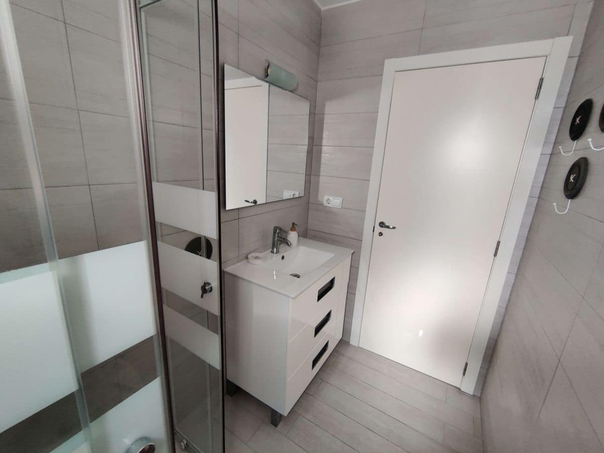 Apartamento de 2 habitaciones en Dénia en alquiler con piscina garaje - 800 € (Ref: 8615938)