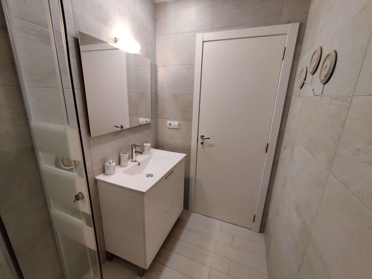 Apartamento de 2 habitaciones en Dénia en alquiler con piscina garaje - 800 € (Ref: 8615938)