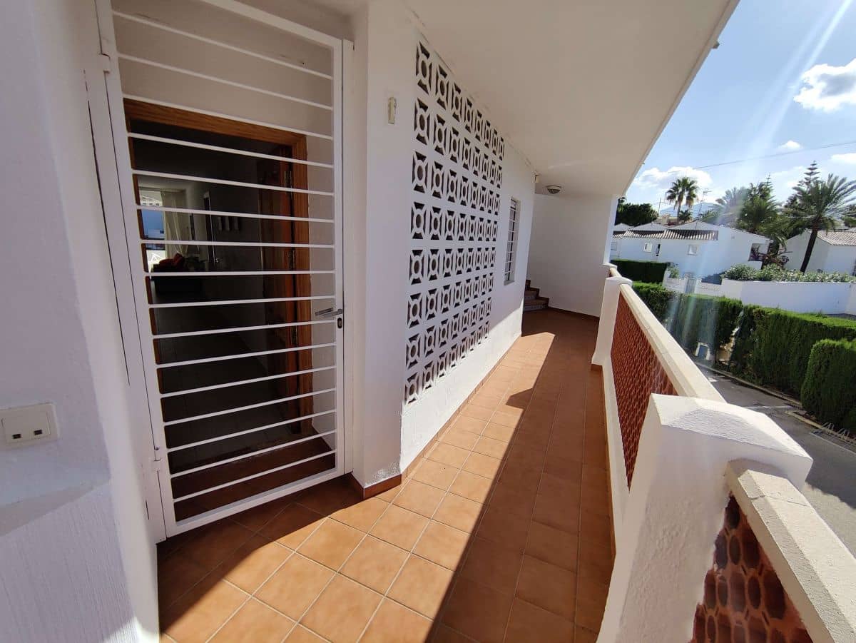 Apartamento de 2 habitaciones en Dénia en alquiler con piscina garaje - 800 € (Ref: 8615938)