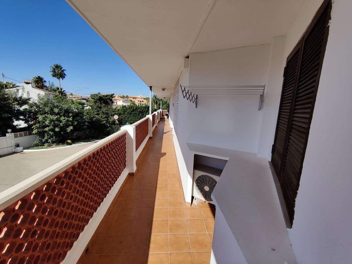 Apartamento de 2 habitaciones en Dénia en alquiler con piscina garaje - 800 € (Ref: 8615938)