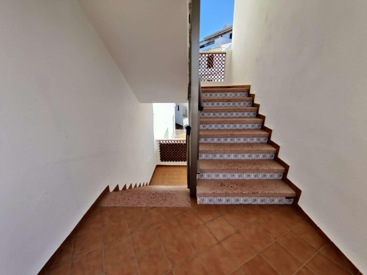 Apartamento de 2 habitaciones en Dénia en alquiler con piscina garaje - 800 € (Ref: 8615938)