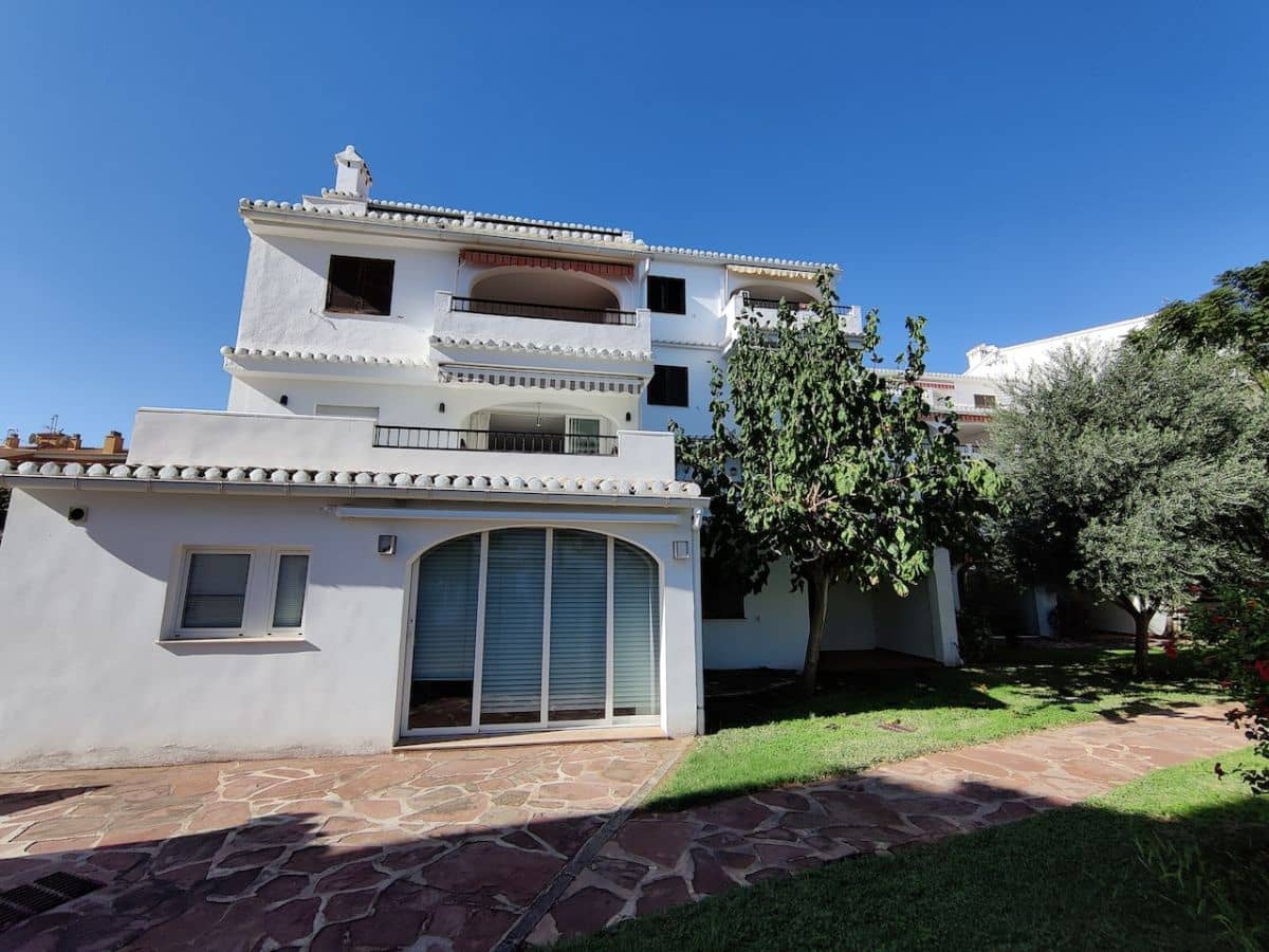 Apartamento de 2 habitaciones en Dénia en alquiler con piscina garaje - 800 € (Ref: 8615938)