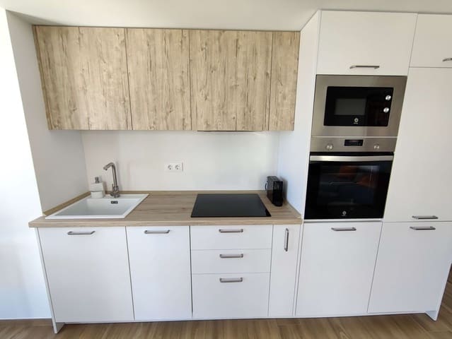 2 soveværelse Lejlighed til leje i Dénia med garage - € 900 (Ref: 8935481)