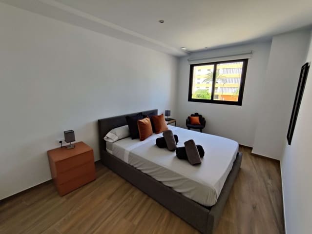 2 soveværelse Lejlighed til leje i Dénia med garage - € 900 (Ref: 8935481)