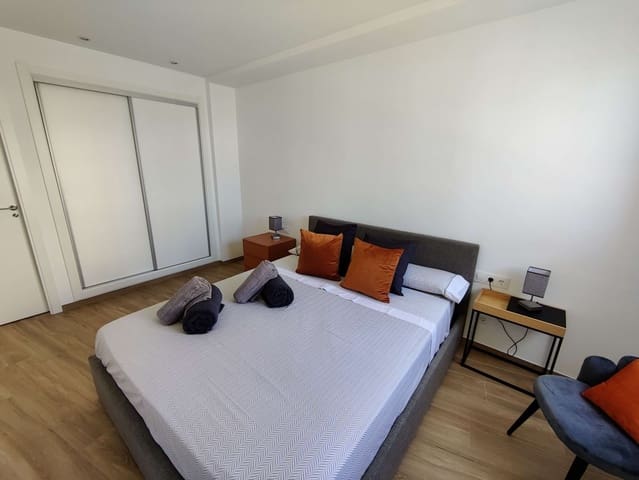 2 soveværelse Lejlighed til leje i Dénia med garage - € 900 (Ref: 8935481)