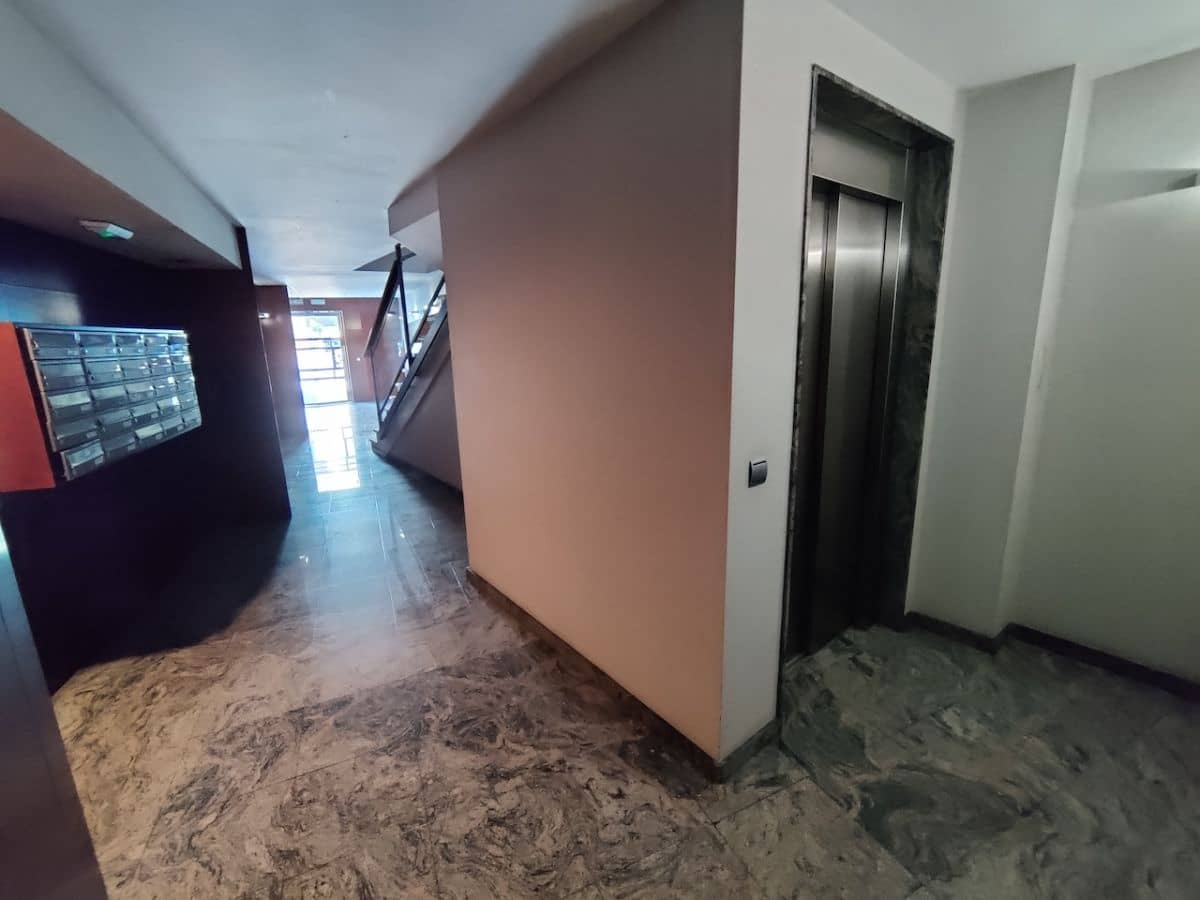 2 soveværelse Lejlighed til leje i Denia med garage - € 900 (Ref: 8935481)