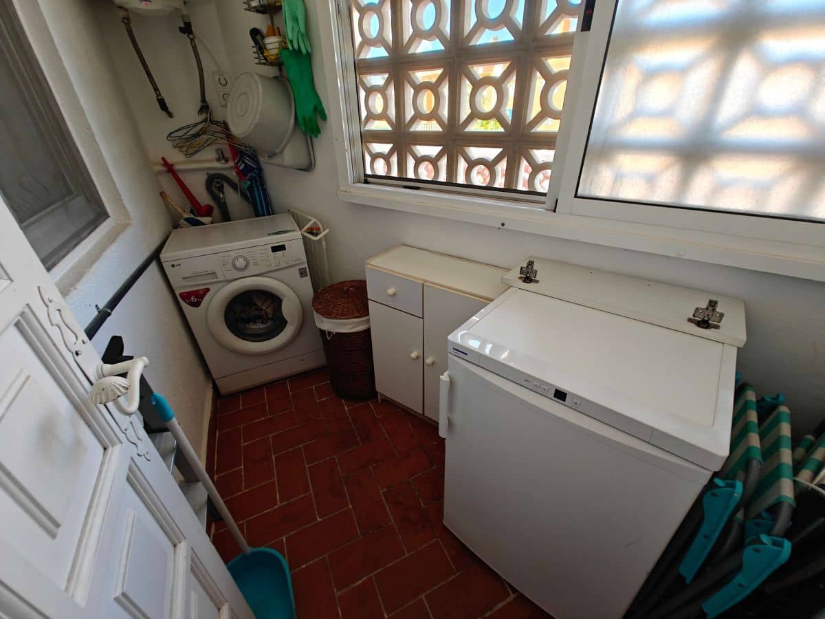 3 sypialnia Apartament do wynajęcia w Denia z basenem garażem - 750 € (Ref: 8941850)