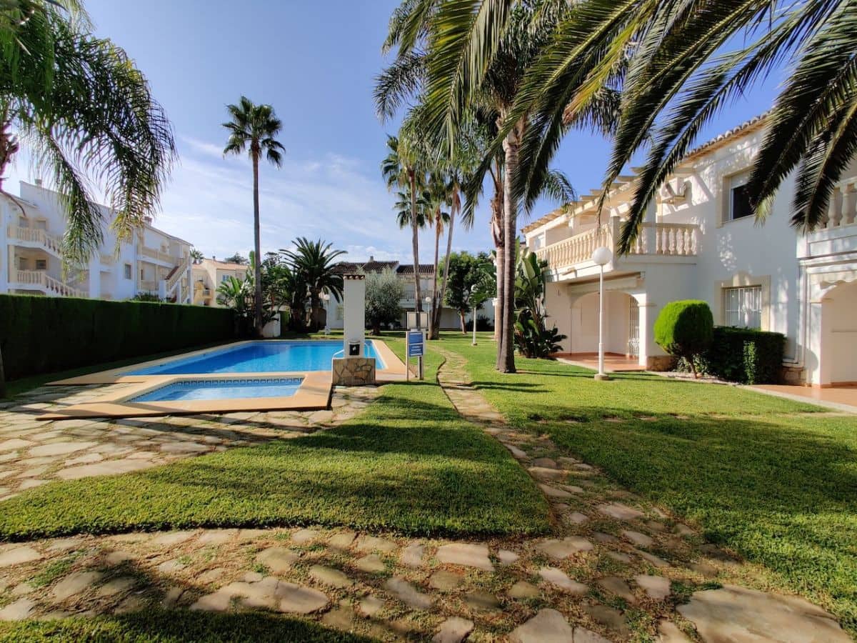 2 soveværelse Lejlighed til leje i Denia med swimmingpool - € 700 (Ref: 9107685)