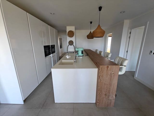 3 bedroom Apartment for rent in Denia with pool garage - € 1,200 (Ref: 9210463)