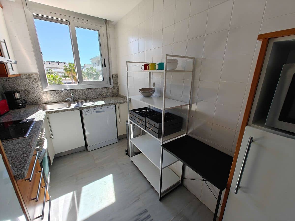 2 soverom Leilighet til leie i Denia med svømmebasseng garasje - € 830 (Ref: 9776886)