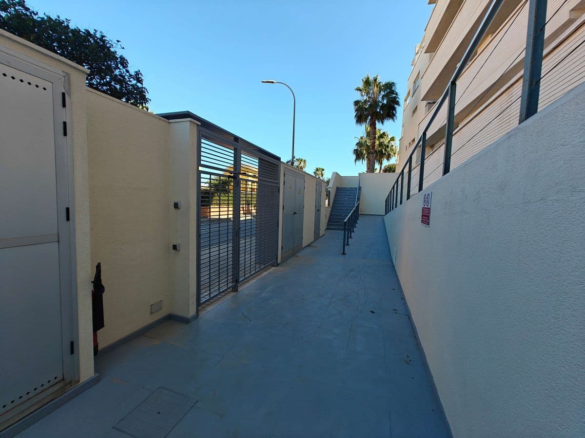 2 soverom Leilighet til leie i Denia med svømmebasseng garasje - € 830 (Ref: 9776886)