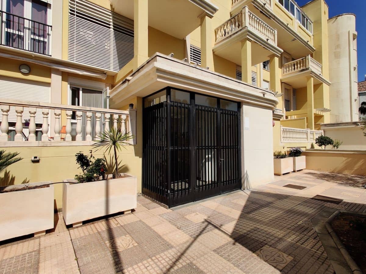 2 bedroom Apartment for rent in Denia with pool garage - € 990 (Ref: 9945066)