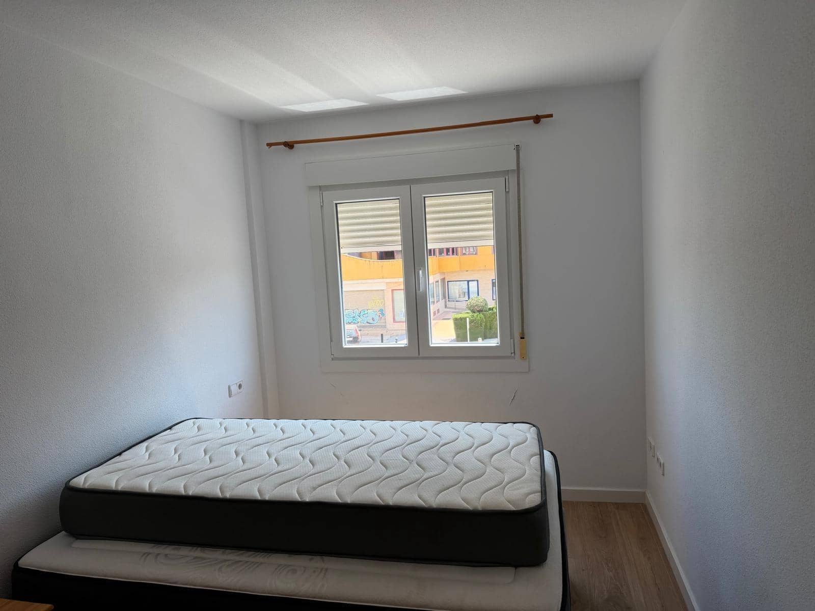 2 makuuhuone Huoneisto vuokrattavana paikassa Los Alcazares mukana uima-altaan - 1 200 € (Ref: 10031746)