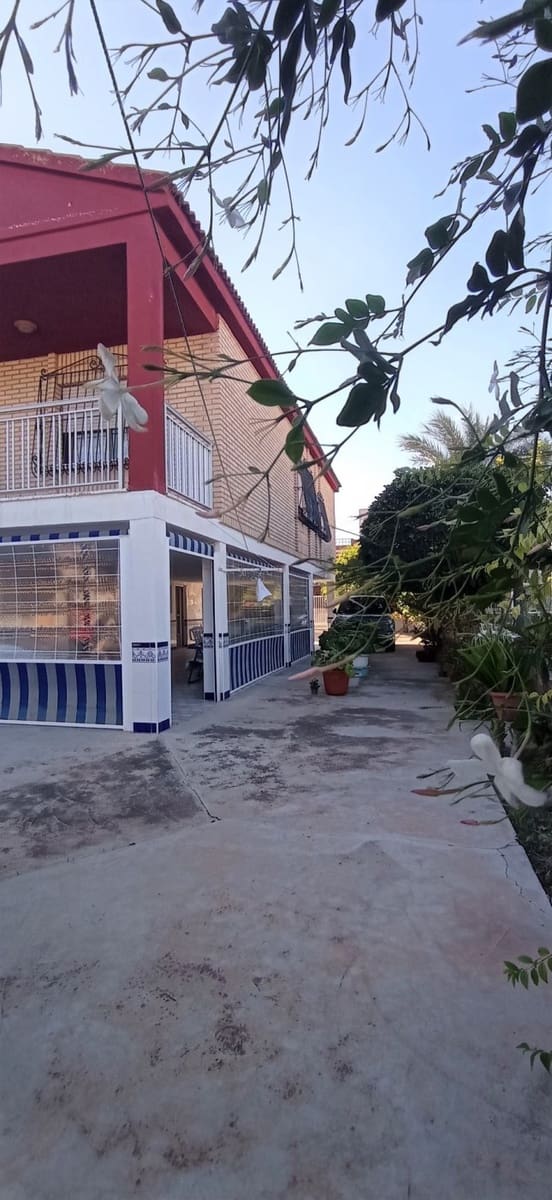 5 bedroom Villa for sale in Los Narejos with garage - € 305,000 (Ref: 7133653)