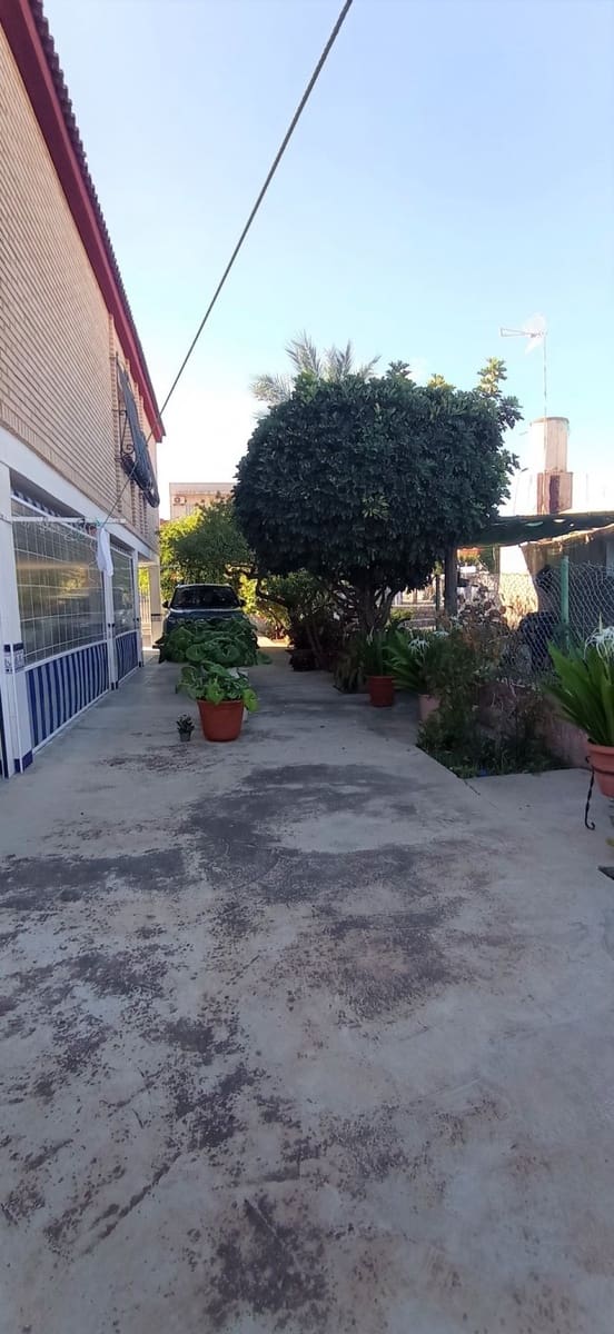 5 bedroom Villa for sale in Los Narejos with garage - € 305,000 (Ref: 7133653)
