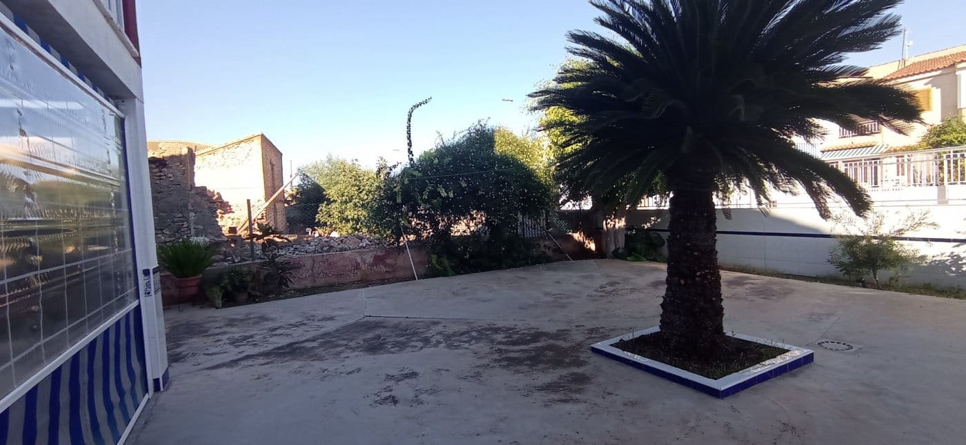 5 bedroom Villa for sale in Los Narejos with garage - € 305,000 (Ref: 7133653)