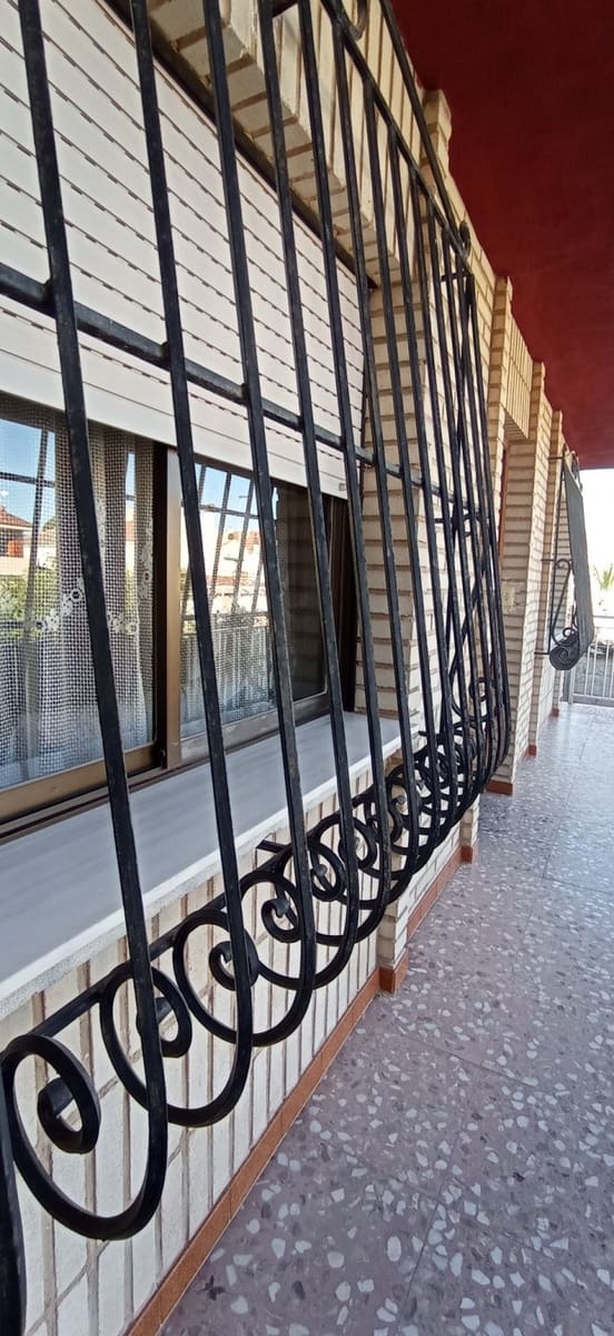5 bedroom Villa for sale in Los Narejos with garage - € 305,000 (Ref: 7133653)